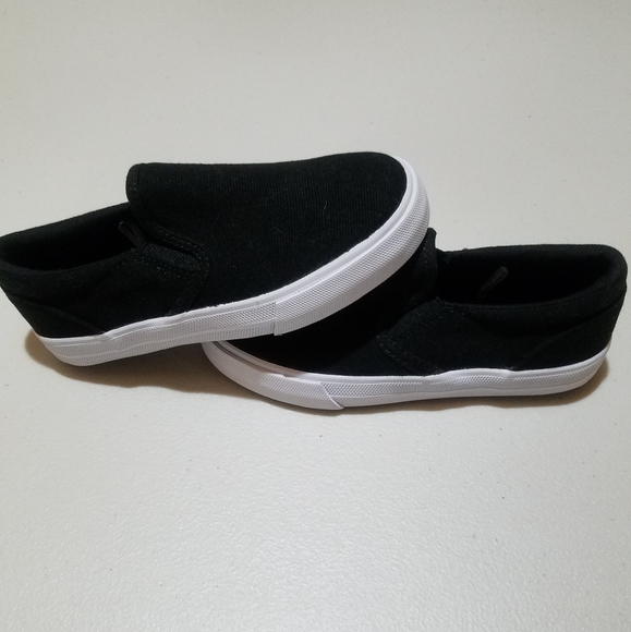 Boys uniform slip on sneakers - Picture 6 of 7